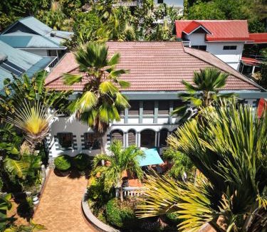 La Passe Hotel | Hotel Chateau St Cloud