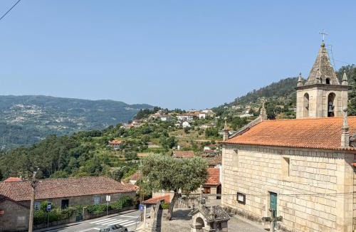 Pacos de Gaiolo House | House overlooking the Douro
