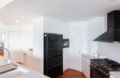 Blueys Beach House | Huey's Lookout - beachfront spacious pet friendly home