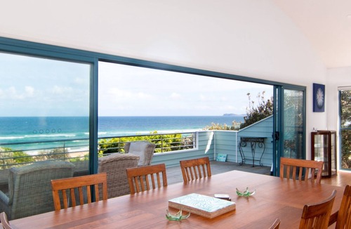 Blueys Beach House | Huey's Lookout - beachfront spacious pet friendly home