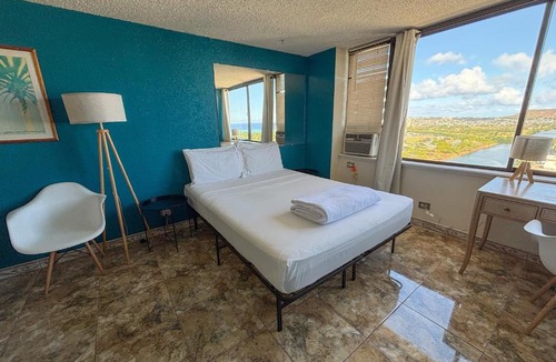 McCully - Moiliili Apartment | Humble Hawaiian Monarch Studio
