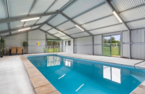 Whittingham House | Hunter Valley 2 x Homes Pets Heated Pool