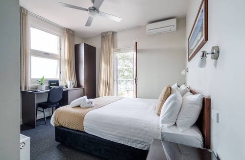 Huskisson Hotel | Huskisson Hotel