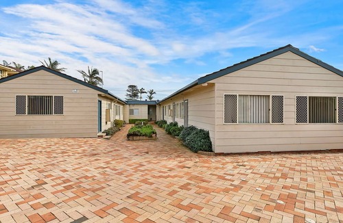 The Entrance North Apartment | Hutton Hide Away - East Coast Getaways