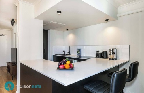 Darlinghurst Apartment | Hyde Park Views Mardi Gras Balcony Pool & Gym