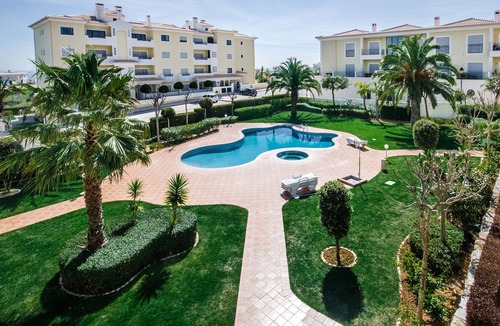 Porto de Mos Apartment | Ideal for families, Resort with a pool, close to Porto de Mos Beach