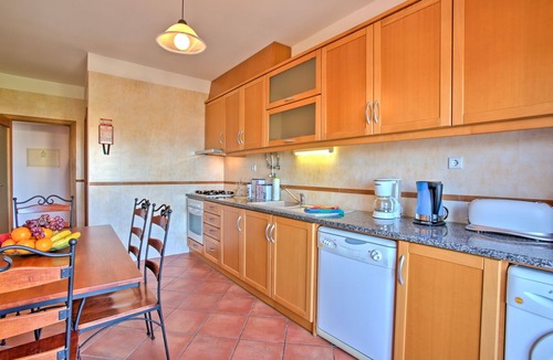 Ameijeira Apartment | Ideally situated for a relaxing vacation