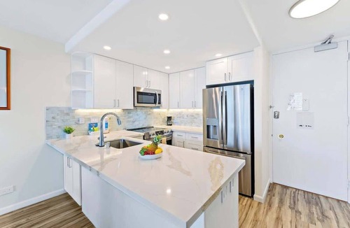 Waikiki Condo | Ilikai condo w/ocean view & beach access