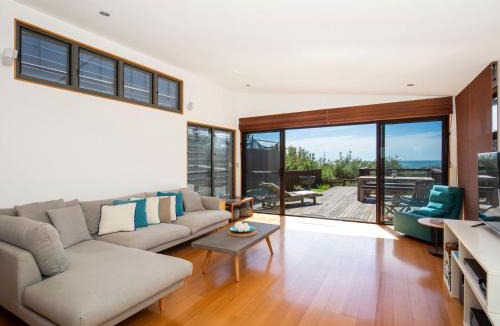Culburra Beach House | Illaroo Absolute Beachfront with Spa