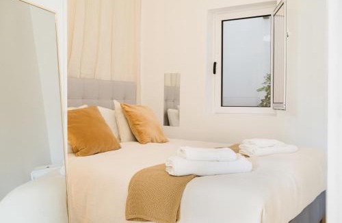 Santo Estevao Apartment | Improved Central Lisbon 41BR Riverfront