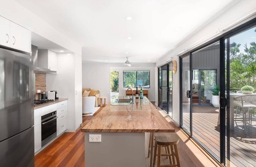 Macmasters Beach House | Infinity Pool · Walk to Beach · Sleeps 10