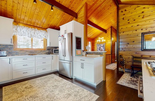West Dover House | Inviting mountain view home with game room, balcony & W/D