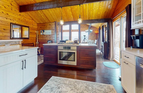 West Dover House | Inviting mountain view home with game room, balcony & W/D