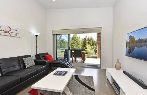 Pokolbin Villa | Ironbark Hill Villa 5