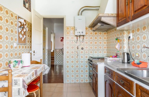 Algueirao - Mem Martins Apartment | Isabel Dream II, 4Km from Sintra, train 300m away