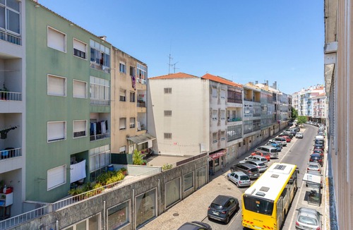 Algueirao - Mem Martins Apartment | Isabel Dream II, 4Km from Sintra, train 300m away
