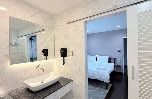 Bangkok Yai Hotel | Issara House Bangkok