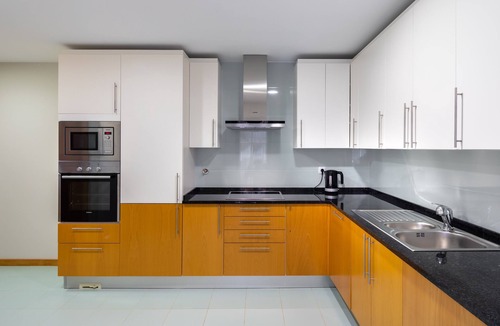 Olhao Apartment | Jacaranda Apt.3 bed 3 bath.ROOFTOP POOL. A/C, heating. Lic.# 89195/AL