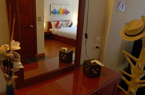 Sri Phum Hotel | Jane's House