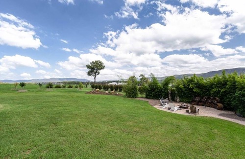 Paxton House | Jasmine Lodge - Idyllic home with pool, mountain views and fire pit.