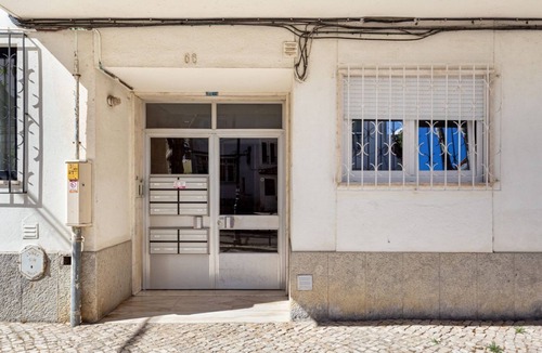 Carcavelos Apartment | JOIVY Impressive 2-bed flat near the beach