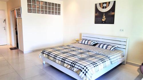 Jomtien House | Jomtien Plaza residence large modern studio apartment