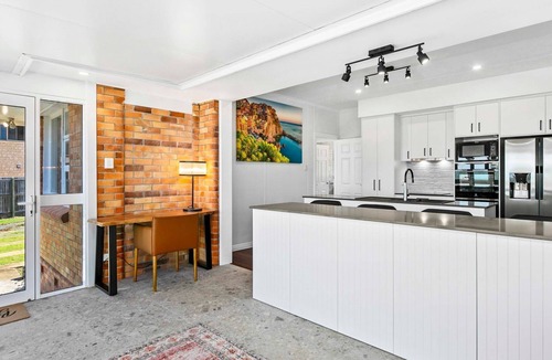 Point Vernon House | K Gari Dreaming 5 Bedroom Holiday Home