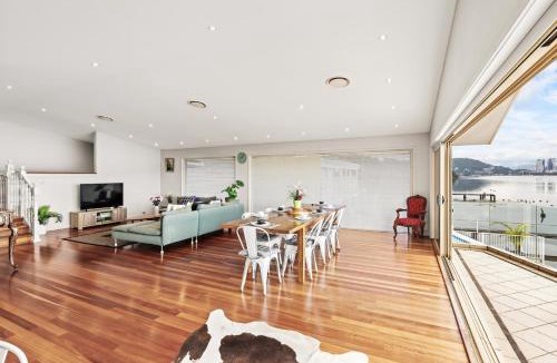 Point Clare House | Karoola