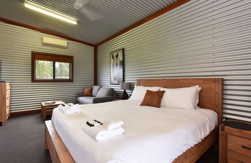 Lower Belford House | Kelman Cottage - tucked away with pool + views + native wildlife