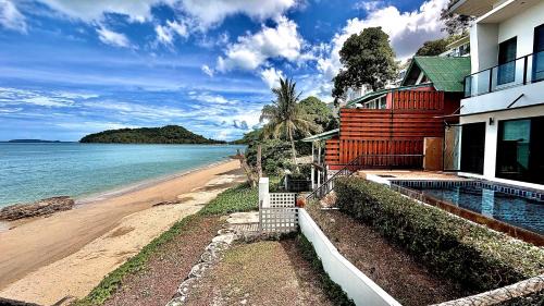Siray Villa | Koh Sirey Beachfront Pool Villa - 2 Bedrooms House
