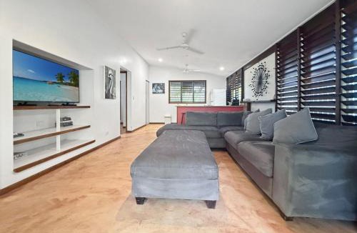 Mission Beach House | Kookaburra - Cassawong Cottages