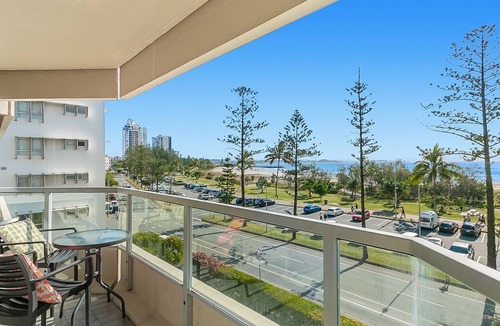 Coolangatta Apartment | Kooringal Unit 10 Excellent location to patrolled beaches, shopping, cafes and clubs