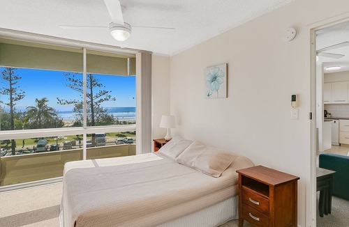 Coolangatta Apartment | Kooringal Unit 10 Excellent location to patrolled beaches, shopping, cafes and clubs