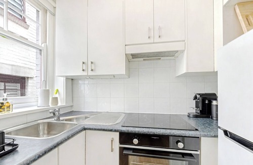 Kings Cross Apartment | KozyGuru | Rushcutters Bay | Charming Art Deco Apt