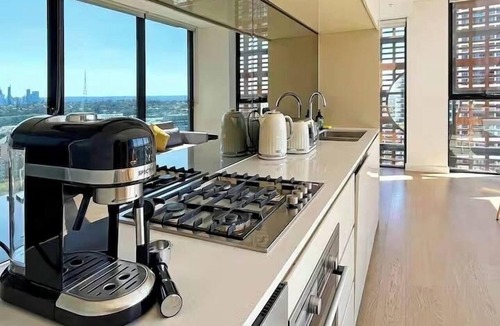 St. Leonards Apartment | KozyGuru |St Leonards | 1 Bed Best Location and View