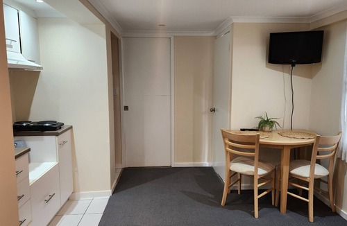Wavell Heights Apartment | La Bella! Small self-contained studio suitable for traveller.