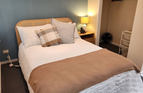 Wavell Heights Apartment | La Bella! Small self-contained studio suitable for traveller.