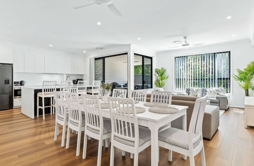 Huskisson House | La Casa by the Sea, Jervis Bay