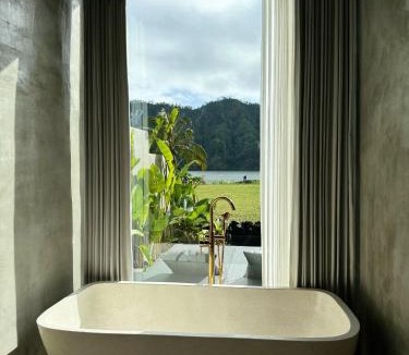 Toya Bungkah Villa | La Varuna Kintamani and Hot Spring