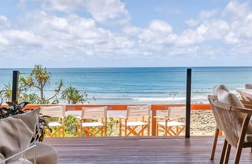 Agnes Water House | Lady Agnes Beach House - right on Agnes beach