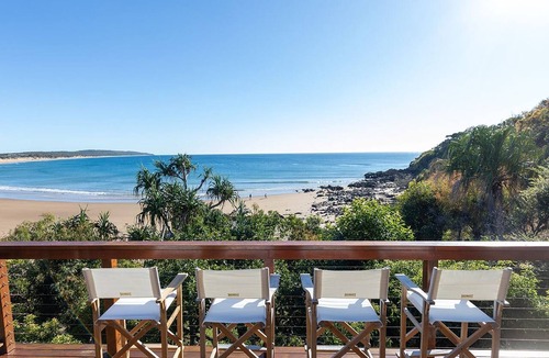 Agnes Water House | Lady Agnes Beach House - right on Agnes beach