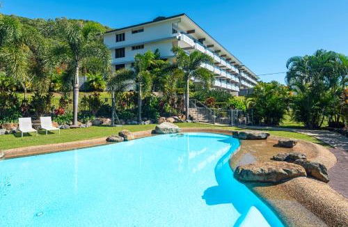 Hamilton Island Apartment | Lagoon Beachfront Lodge 005 on Hamilton Island by HamoRent