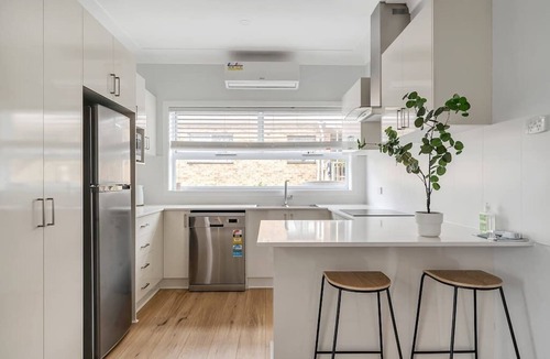 East Corrimal House | Lagoon House - Private Pool & Pet friendly