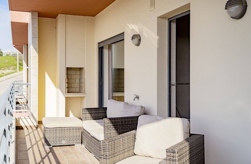 Albardeira Apartment | Lagos Central 1 With Pool by Homing