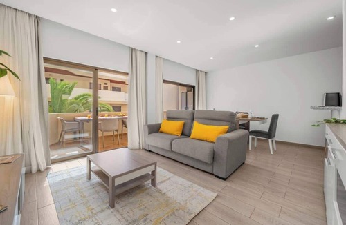 Ameijeira Apartment | Lagos Shared Pool and Garage by HostWise