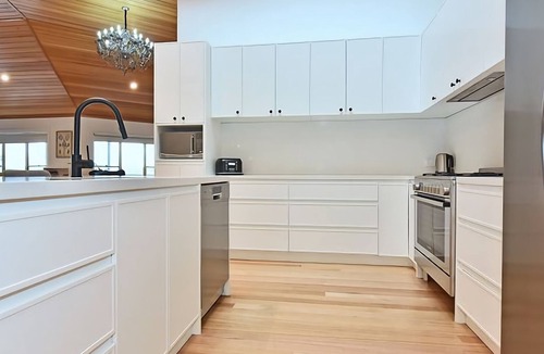 Lake Macquarie City Council House | Lake Daze at Coal Point - Lakeviews, Pool & BBQ