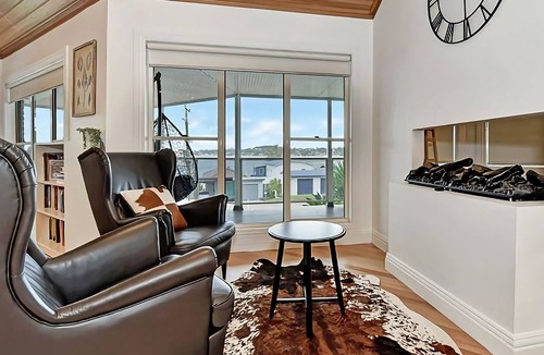 Lake Macquarie City Council House | Lake Daze at Coal Point - Lakeviews, Pool & BBQ