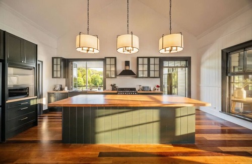 North Tamborine House | Lake front 5 Acre Farmstead with 2 dwellings
