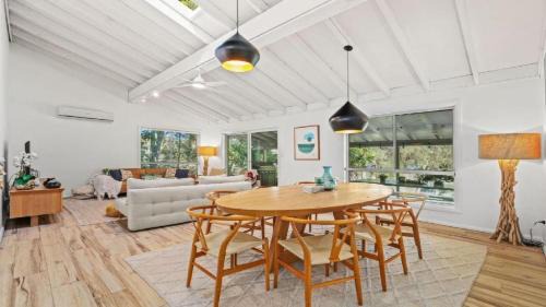 Avoca Beach House | Lake House Hideaway - Serene Lakeside Retreat