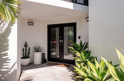 Kings Point House | Lake house with pool and theatre room